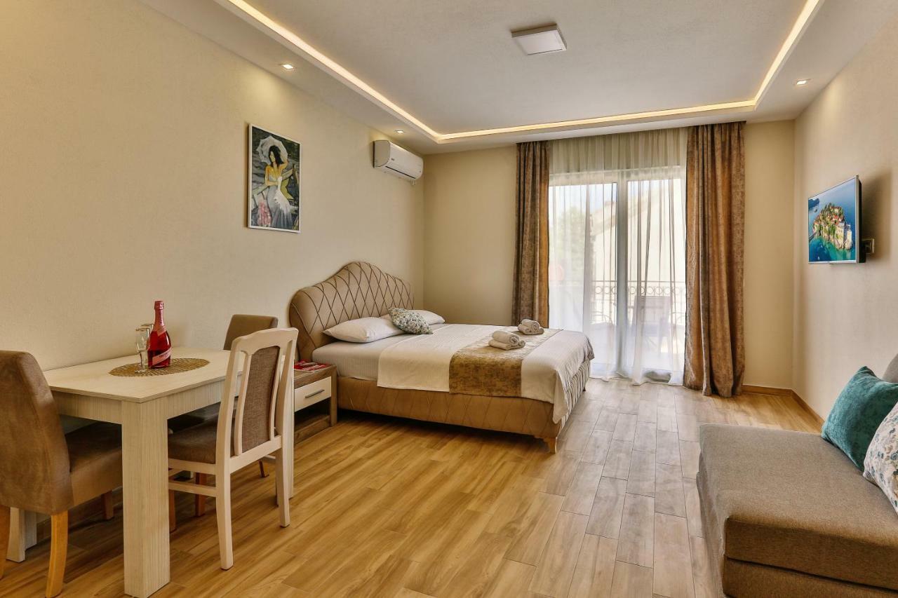 Apolon Apart Susanj Ngoại thất bức ảnh